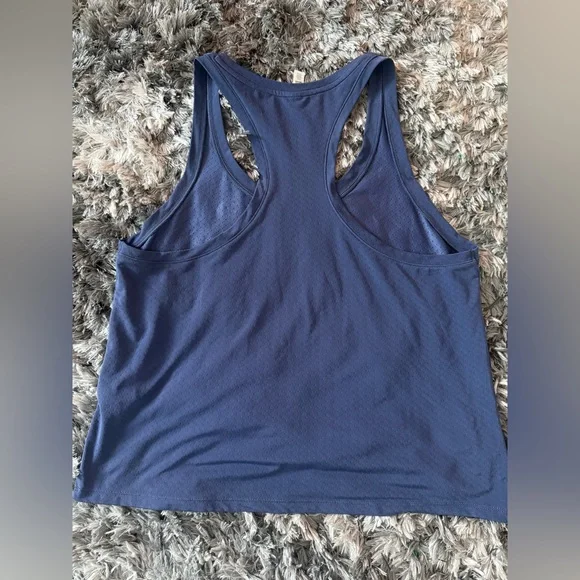 Lot of 6 Women's Racerback Tank Workout Tops. 5 Under Armour, 1 Adidas. - Picture 10 of 11